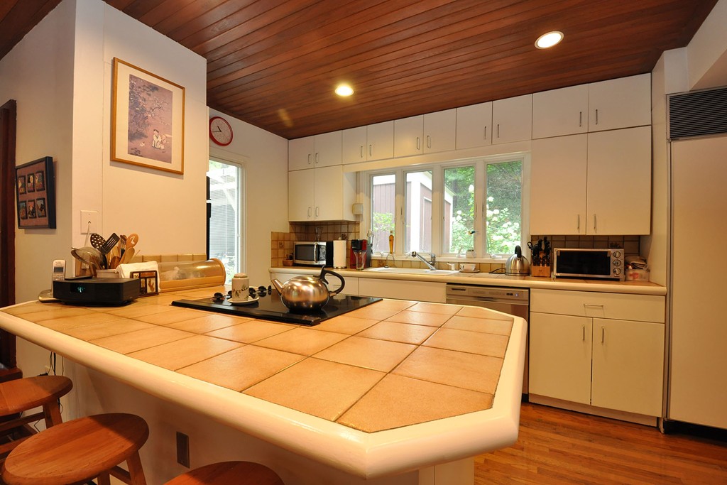 8 Lee Road Newton, MA 02467 - Photo 7 of 16