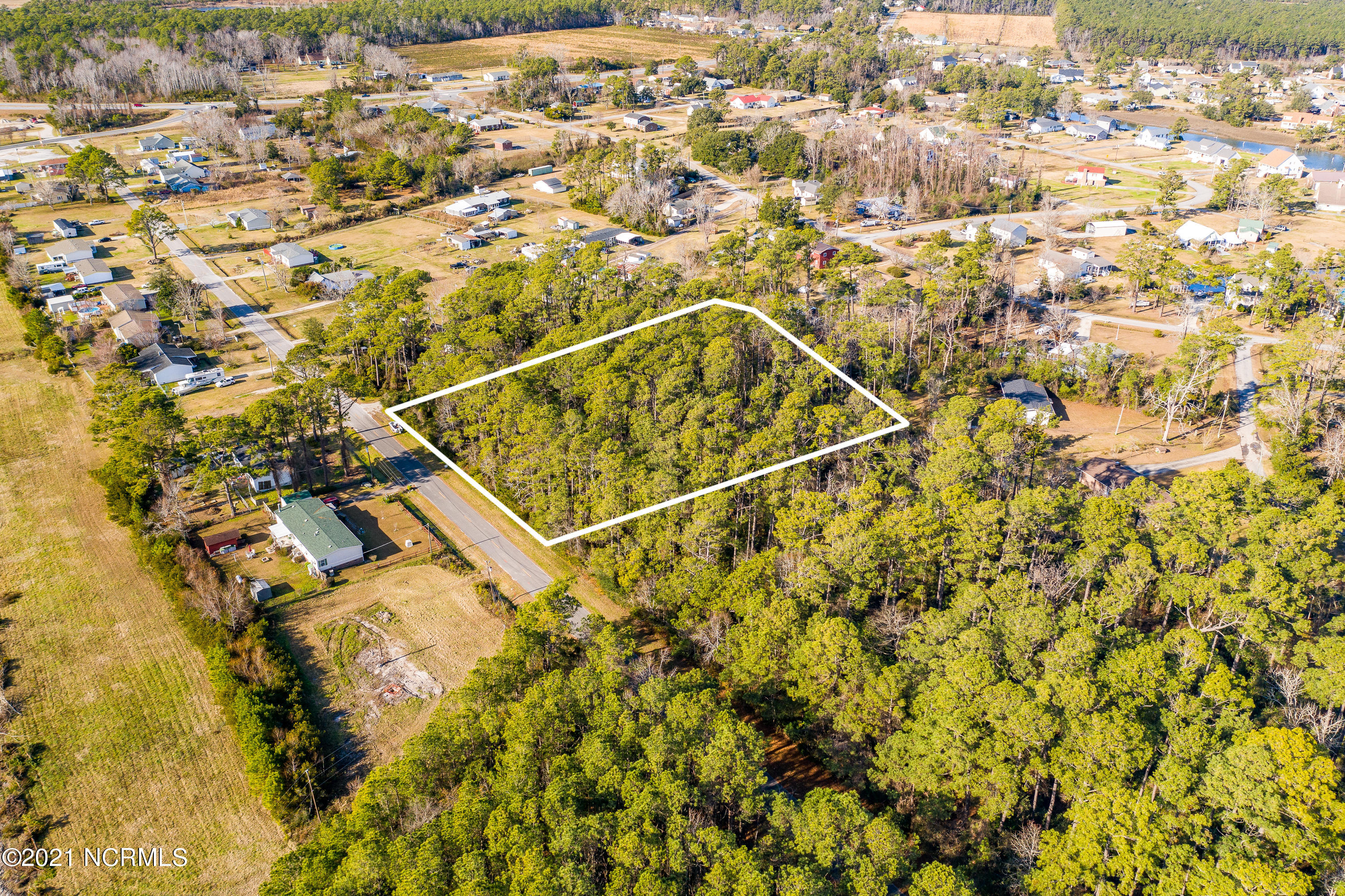 215 Piver Road Beaufort, NC 28516 - Photo 1 of 12 Chill Photo_-80 lines