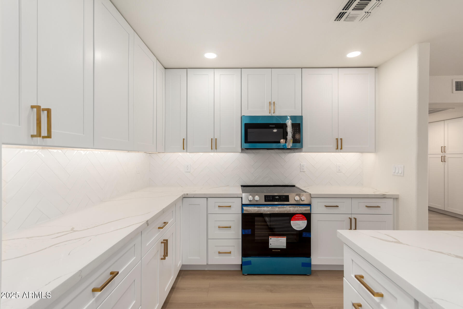 2416 South Evergreen Road Tempe, AZ 85282 - Photo 11 of 35 Kitchen