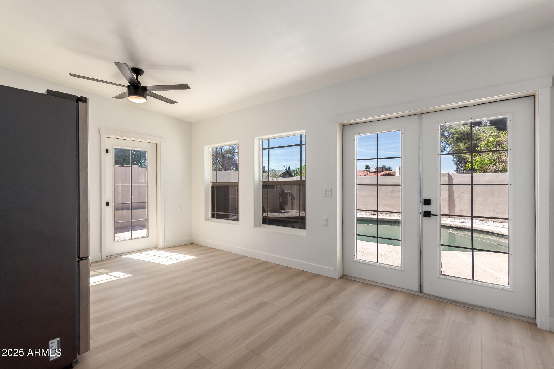 2416 South Evergreen Road Tempe, AZ 85282 - Photo 14 of 35 Sunroom