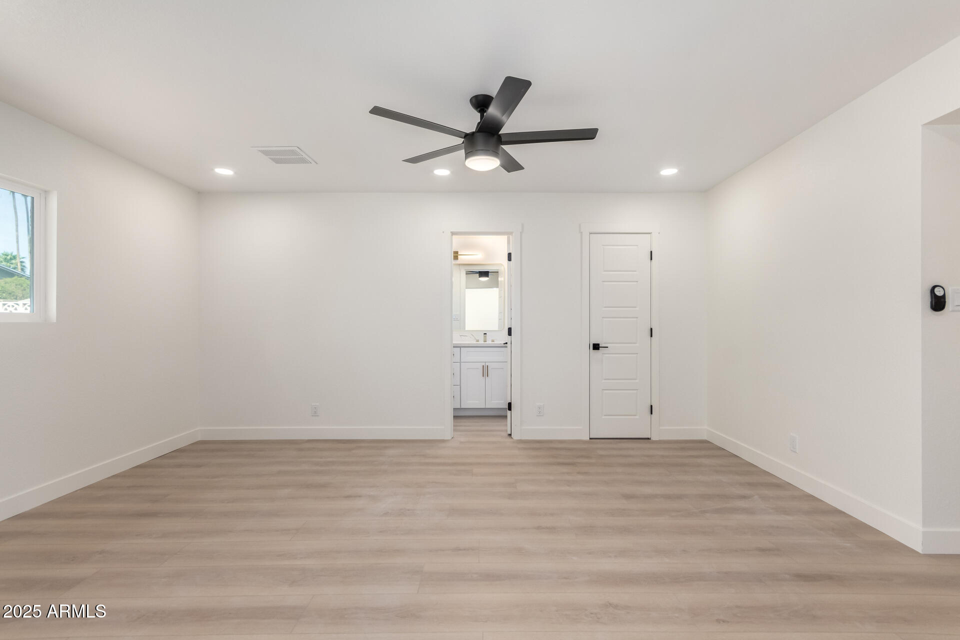 2416 South Evergreen Road Tempe, AZ 85282 - Photo 18 of 35 Primary Suite