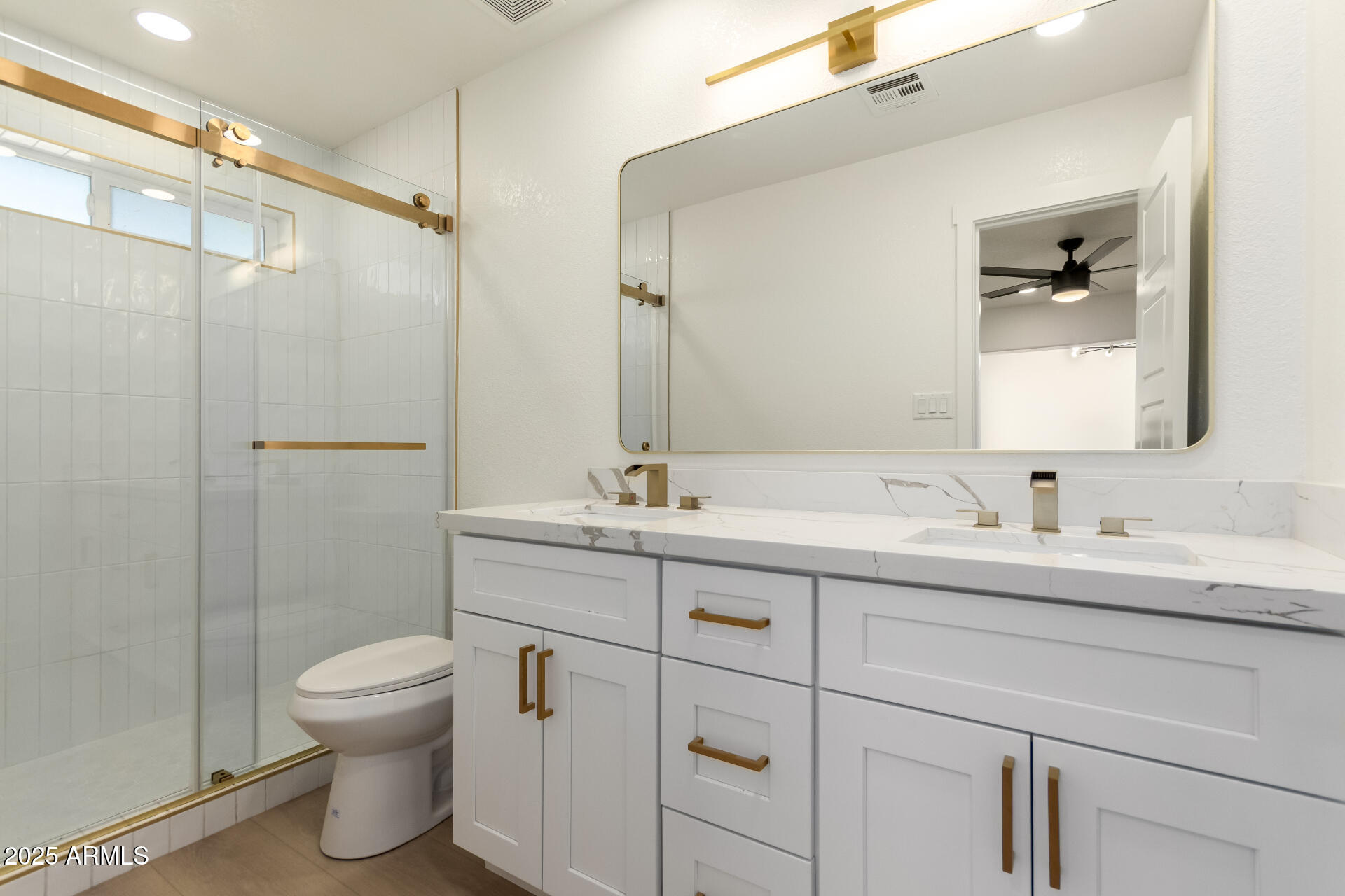 2416 South Evergreen Road Tempe, AZ 85282 - Photo 21 of 35 Primary Bathroom