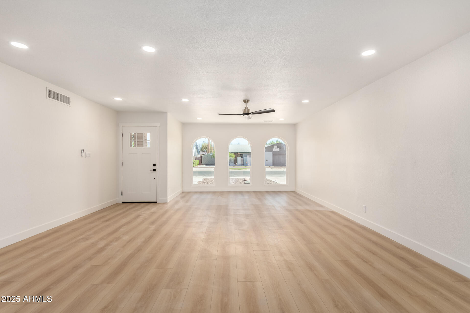 2416 South Evergreen Road Tempe, AZ 85282 - Photo 6 of 35 Foyer