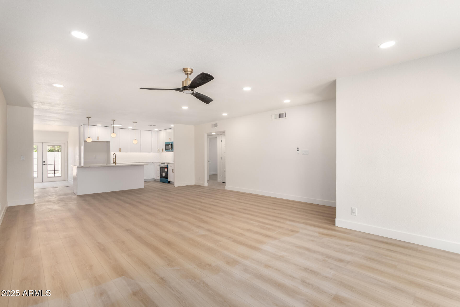 2416 South Evergreen Road Tempe, AZ 85282 - Photo 7 of 35 Living Room