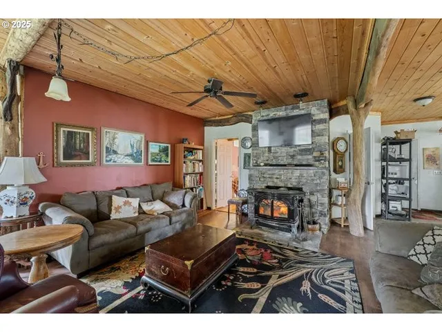 $1,100,000 | 6425 Lakeshore Drive, Selma, OR 97538