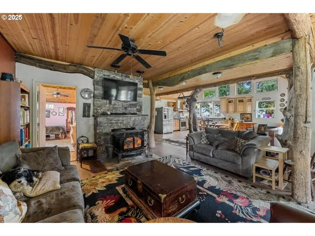 $1,100,000 | 6425 Lakeshore Drive, Selma, OR 97538