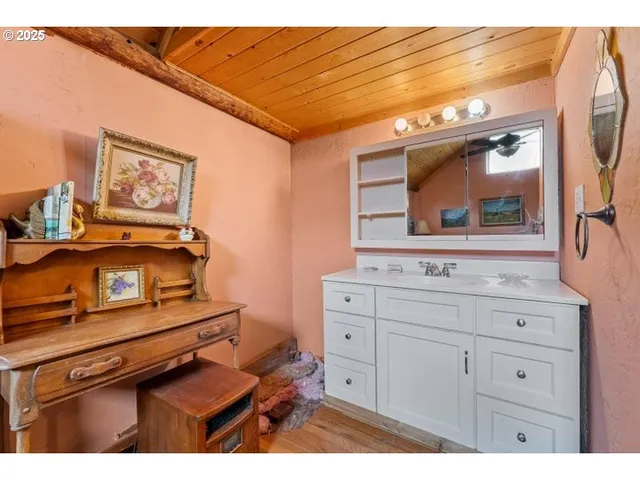 $1,100,000 | 6425 Lakeshore Drive, Selma, OR 97538