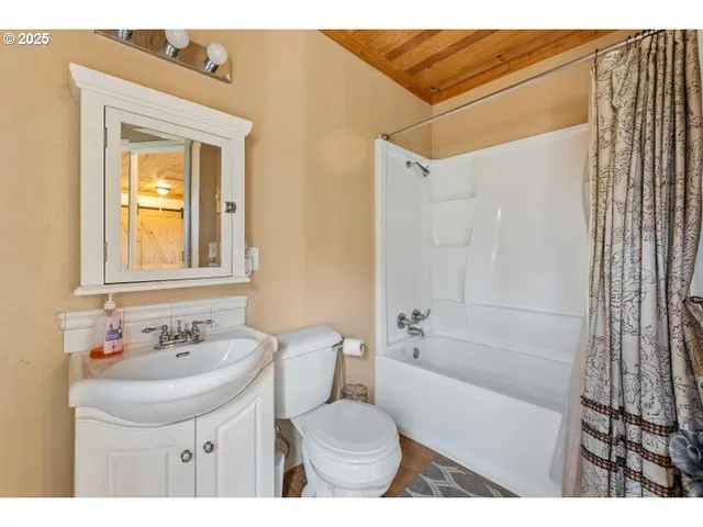 $1,100,000 | 6425 Lakeshore Drive, Selma, OR 97538