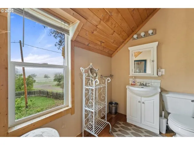 $1,100,000 | 6425 Lakeshore Drive, Selma, OR 97538