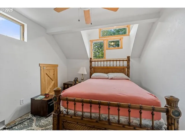 $1,100,000 | 6425 Lakeshore Drive, Selma, OR 97538