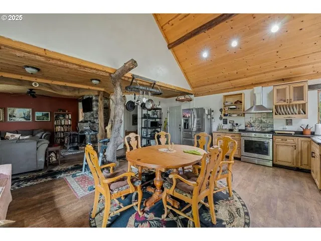 $1,100,000 | 6425 Lakeshore Drive, Selma, OR 97538