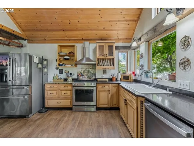 $1,100,000 | 6425 Lakeshore Drive, Selma, OR 97538