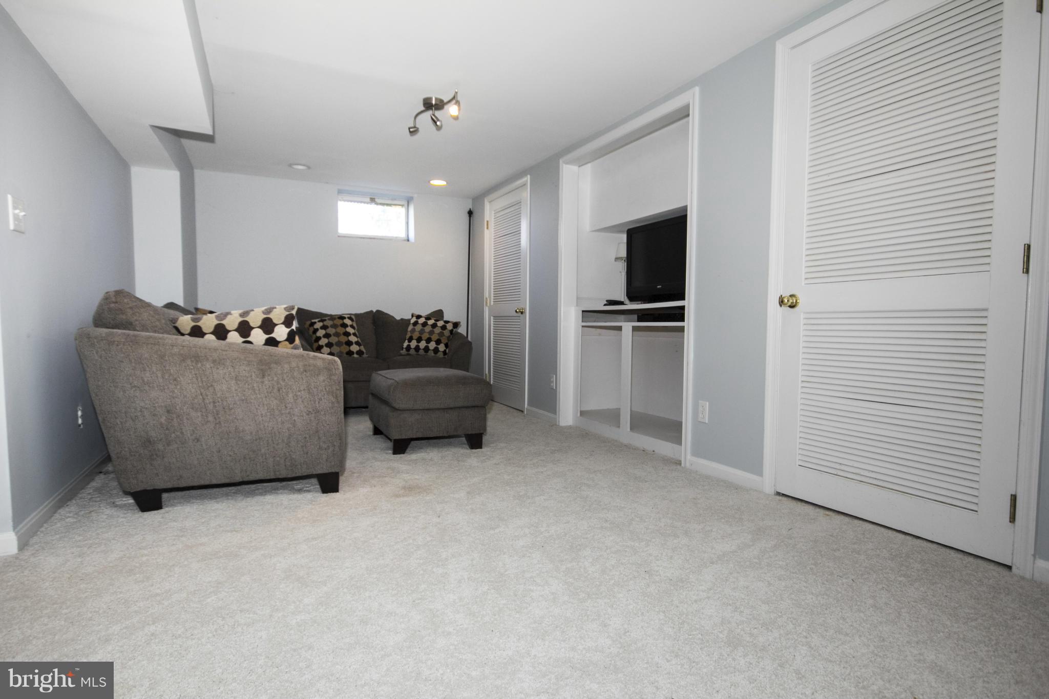 16200 Yeoho Road Sparks, MD 21152 - Photo 26 of 30 a living room with furniture and a flat screen tv