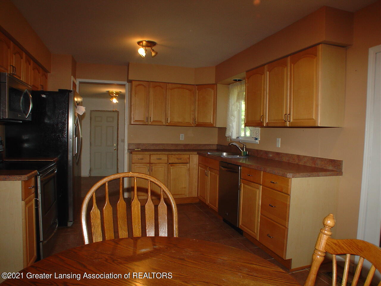 2910 Colchester Road Lansing, MI 48906 - Photo 7 of 53 7. Kitchen