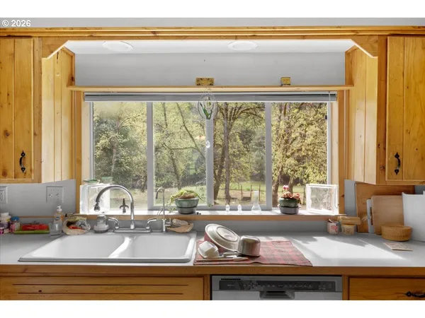 $595,000 | 5089 North Myrtle Road, Myrtle Creek, OR 97457