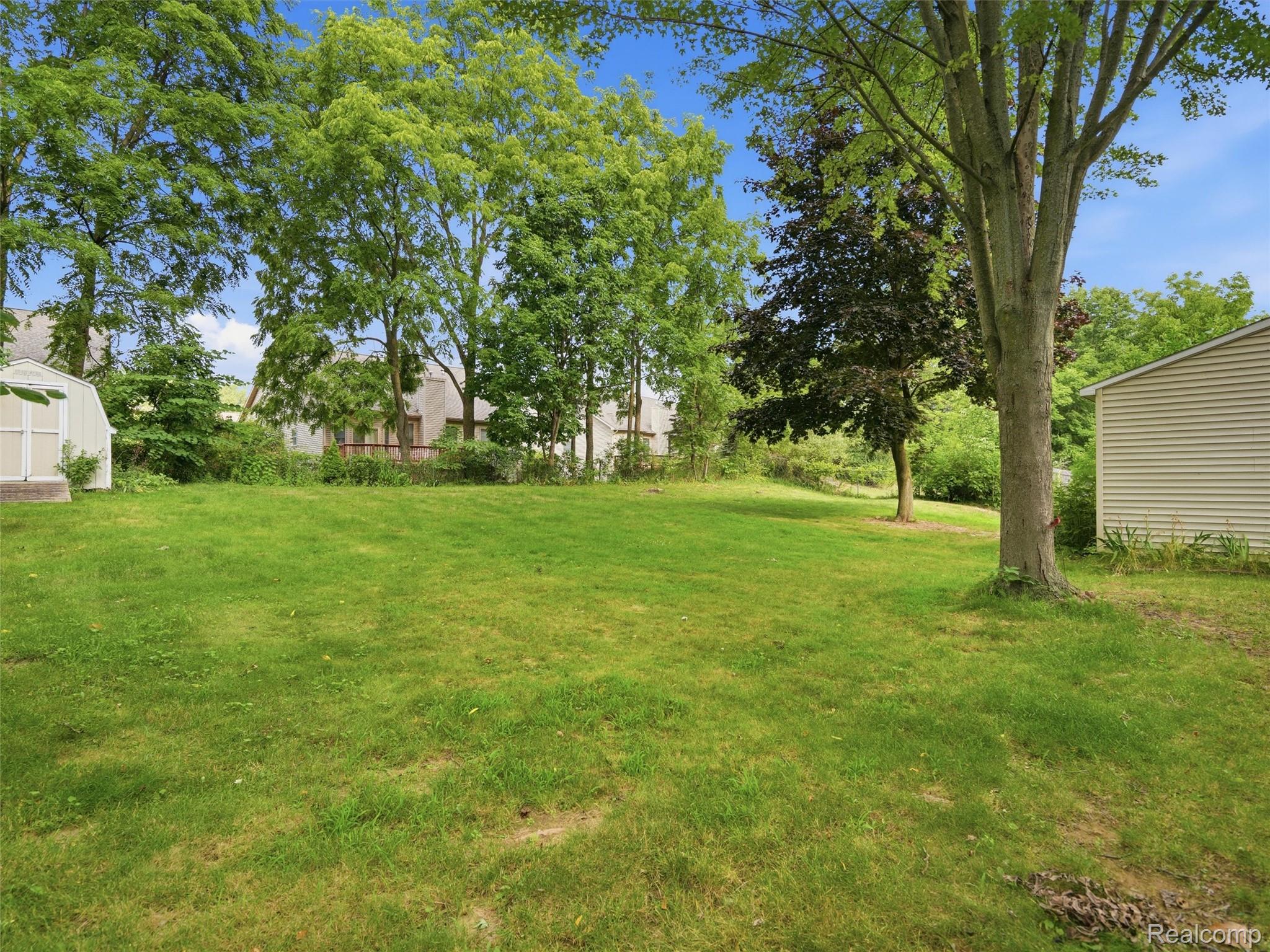 13084 Torrey Road Fenton, MI 48430 - Photo 23 of 28 43-DSC08024.jpg