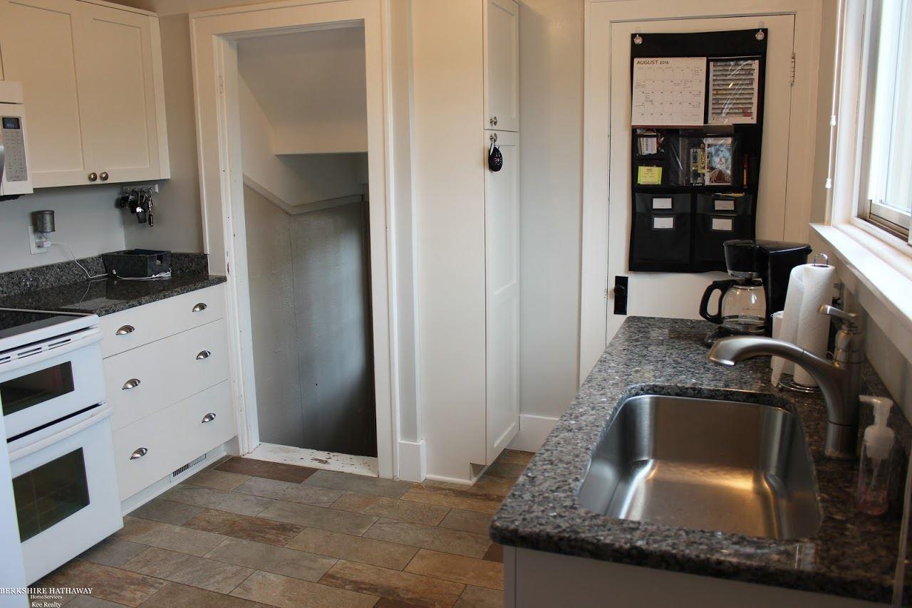 33830 Utica Road Fraser, MI 48026 - Photo 11 of 17 31301114-10.JPG
