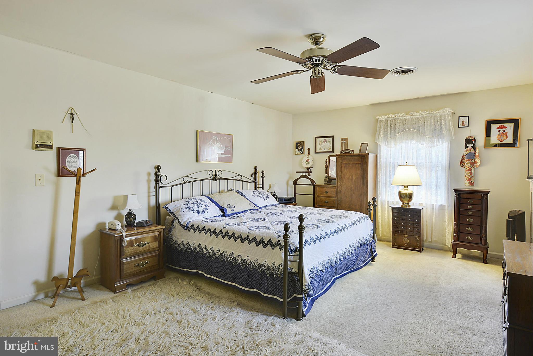 18601 Cabin Road Triangle, VA 22172 - Photo 12 of 30 Expansive Master Suite w/sitting area