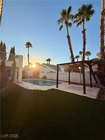 $3,500 | 8024 Shorecrest Drive, Las Vegas, NV 89128