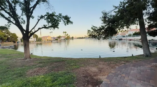 $3,500 | 8024 Shorecrest Drive, Las Vegas, NV 89128