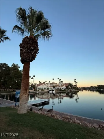 $3,500 | 8024 Shorecrest Drive, Las Vegas, NV 89128