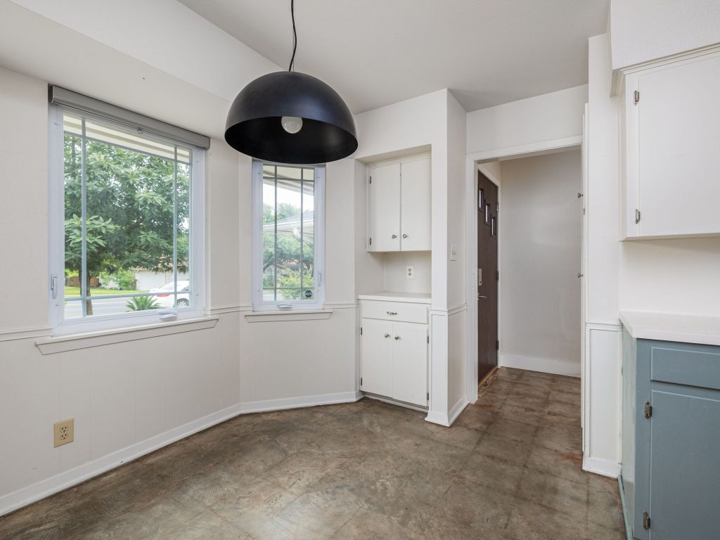 9506 Mountain Quail Road Austin, TX 78758 - Photo 3 of 16 Upon entry, the breakfast nook and kitchen immediately are to the right.