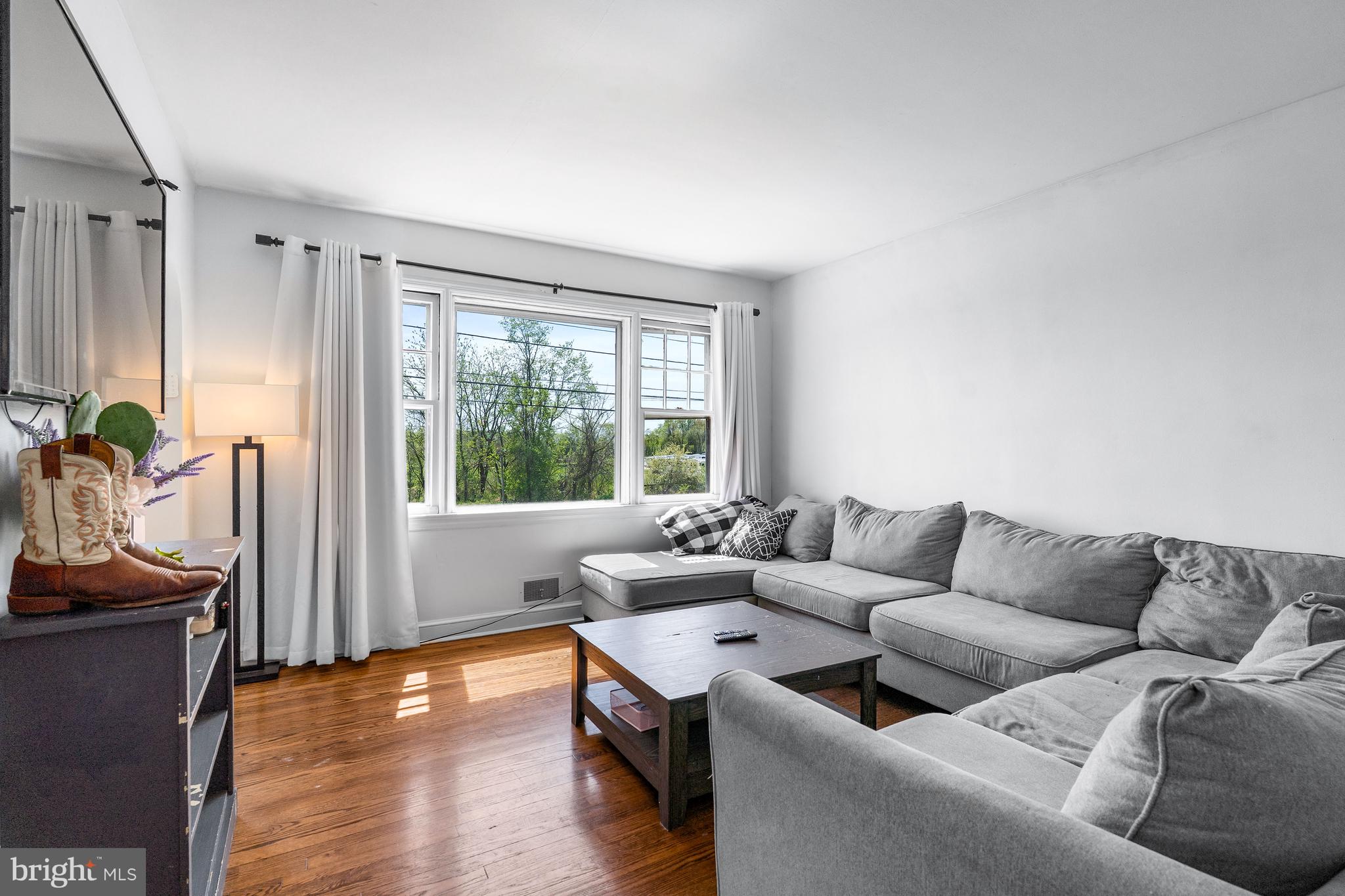 5987 Telegraph Road Elkton, MD 21921 - Photo 16 of 31 Living Room