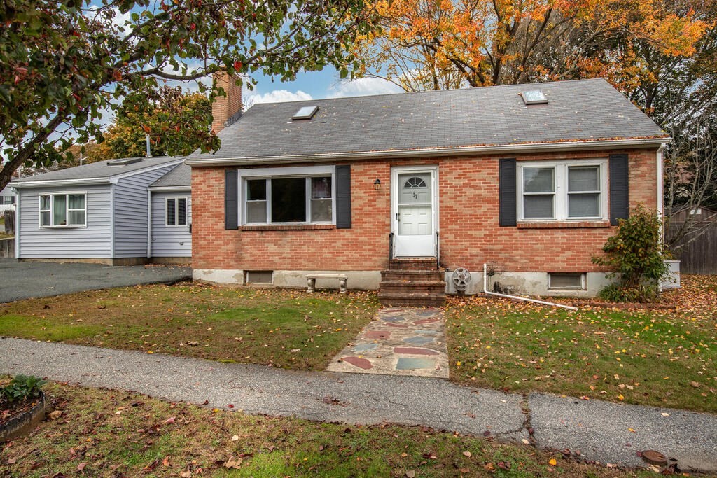 37 MacArthur Road Beverly, MA 01915 - Photo 1 of 30 Gallery Image 1