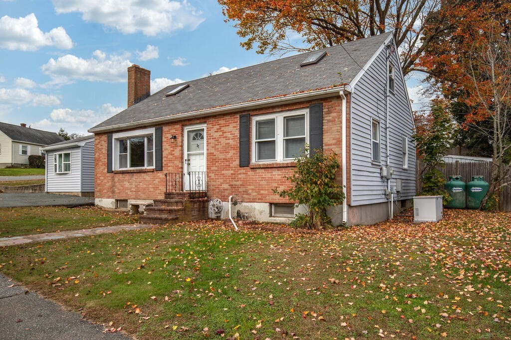 37 MacArthur Road Beverly, MA 01915 - Photo 2 of 30 Gallery Image 2