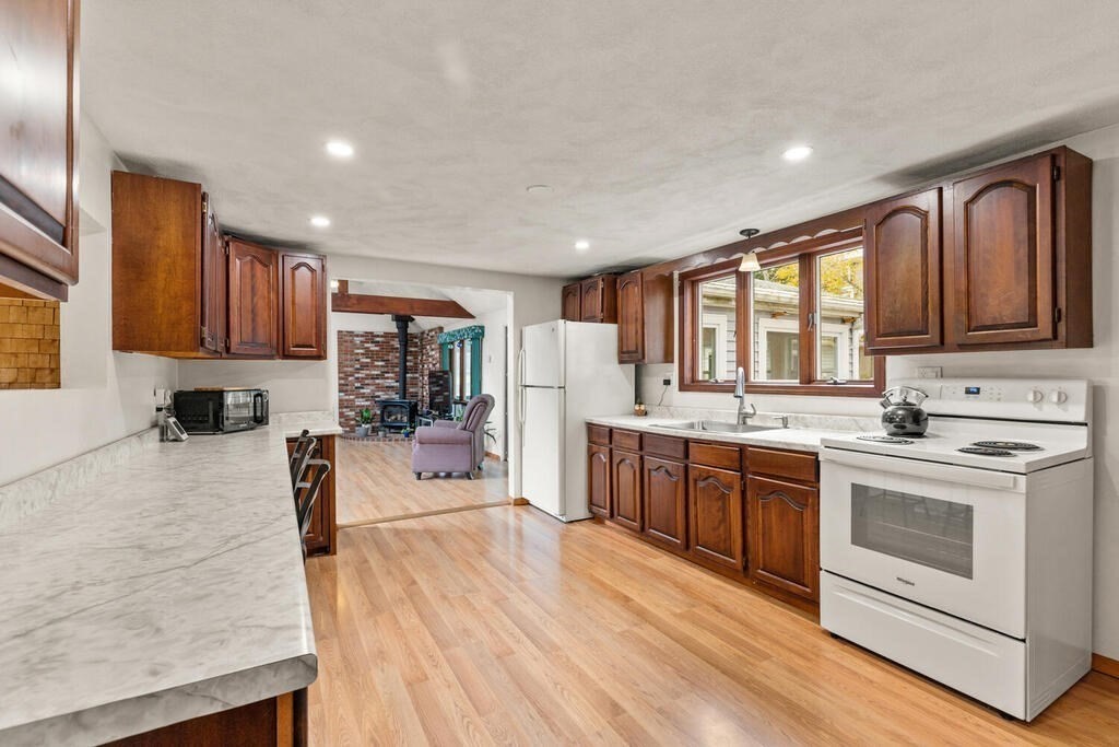 37 MacArthur Road Beverly, MA 01915 - Photo 8 of 30 Gallery Image 8