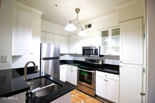 $1,800 | 1701 East Colter Street, Unit 370, Phoenix, AZ 85016