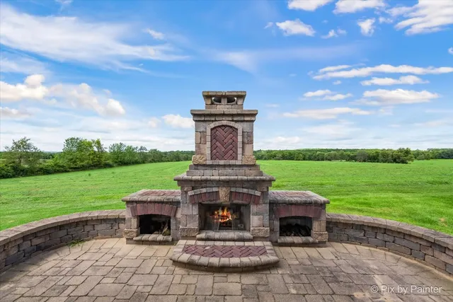 a livingroom with workspace and a window