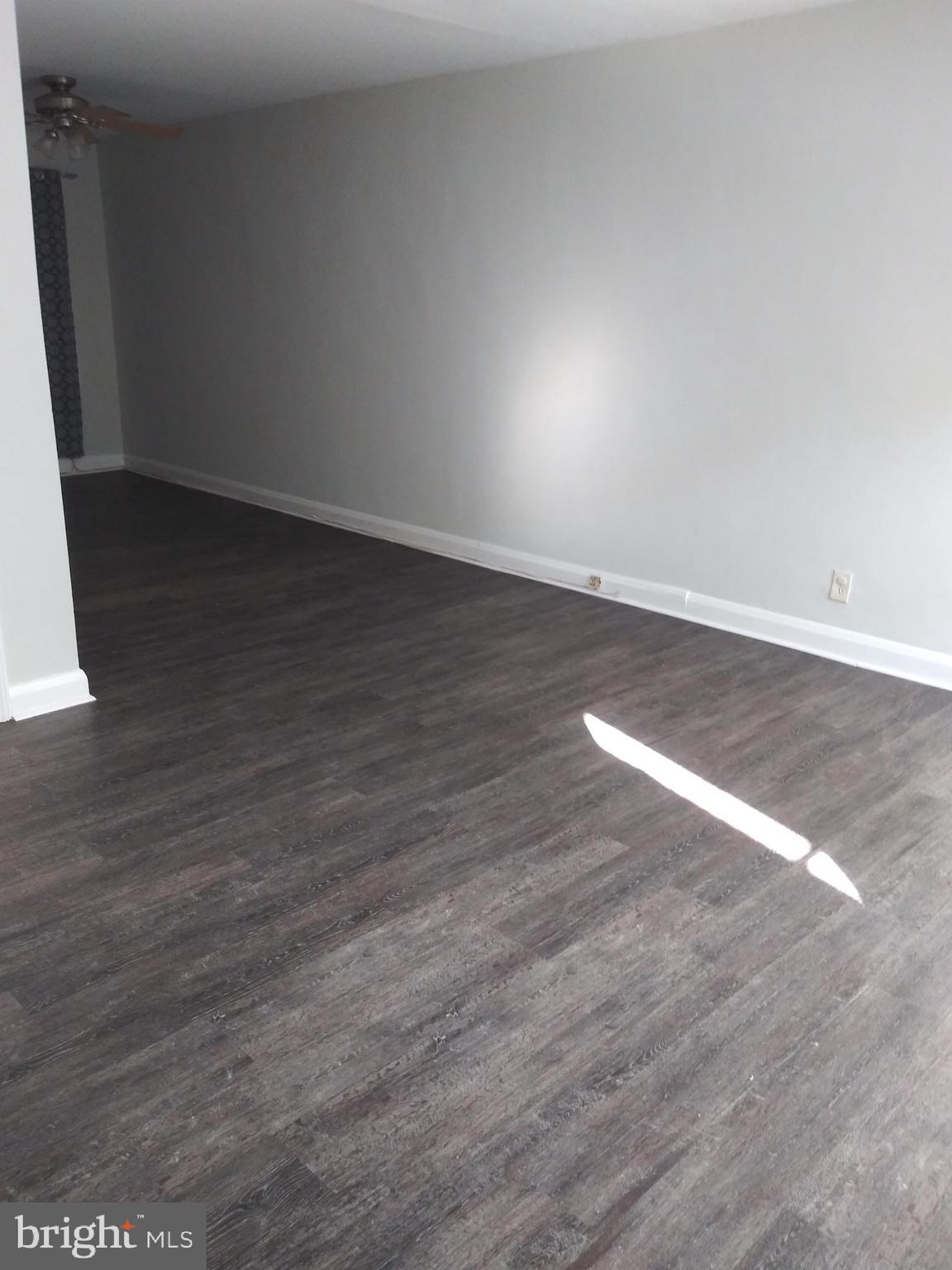 204 Arden Road West Baltimore, MD 21225 - Photo 4 of 12 living room