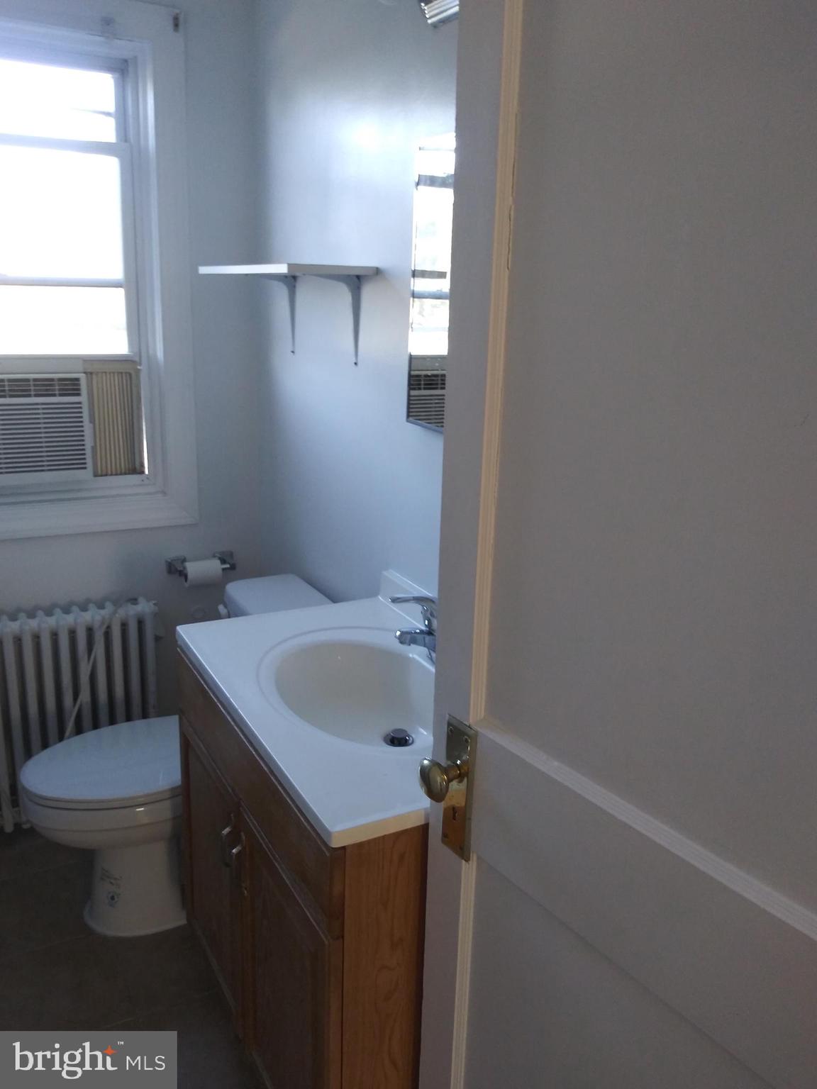 204 Arden Road West Baltimore, MD 21225 - Photo 9 of 12 2ND FLOOR BATH