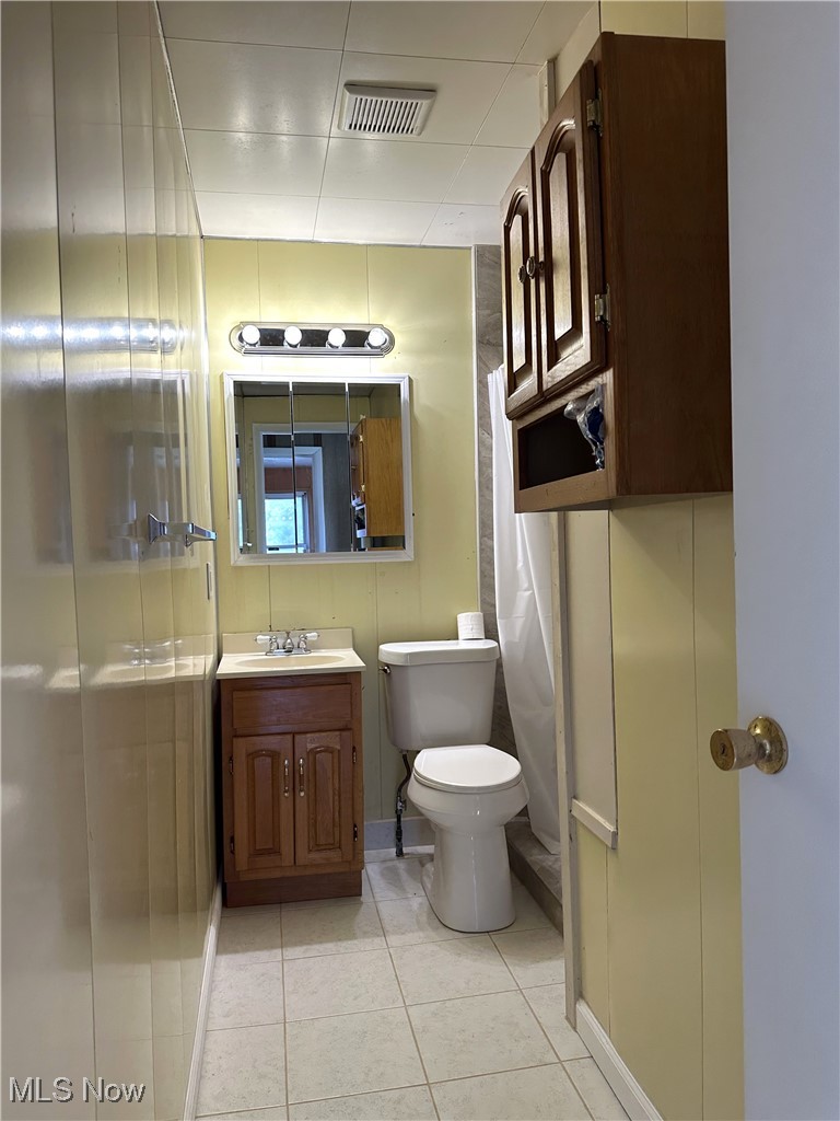 1535 Niles Road Southeast Warren, OH 44484 - Photo 13 of 13 Full bath with tile patterned floors, toilet, a shower, vanity, and visible vents
