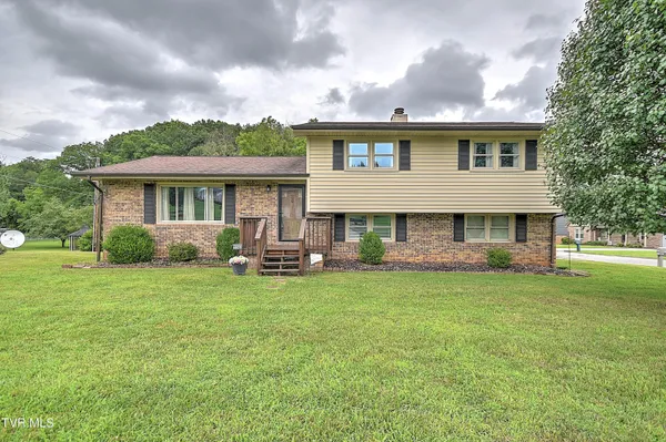 $299,900 | 2000 Pinebrook Drive, Kingsport, TN 37660