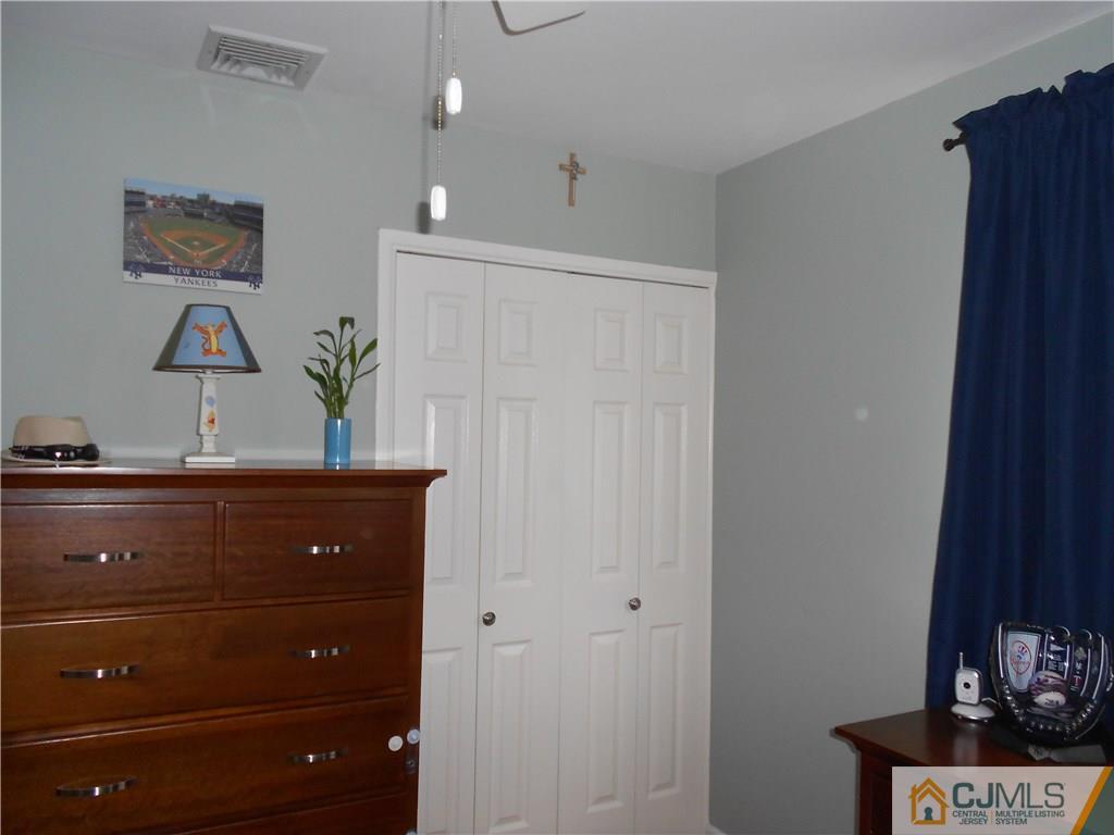 29 Kendall Road Kendall Park, NJ 08824 - Photo 12 of 22