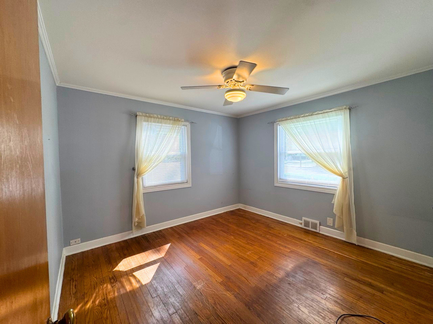 817 Spring Road Elmhurst, IL 60126 - Photo 7 of 15 Gallery Image 7