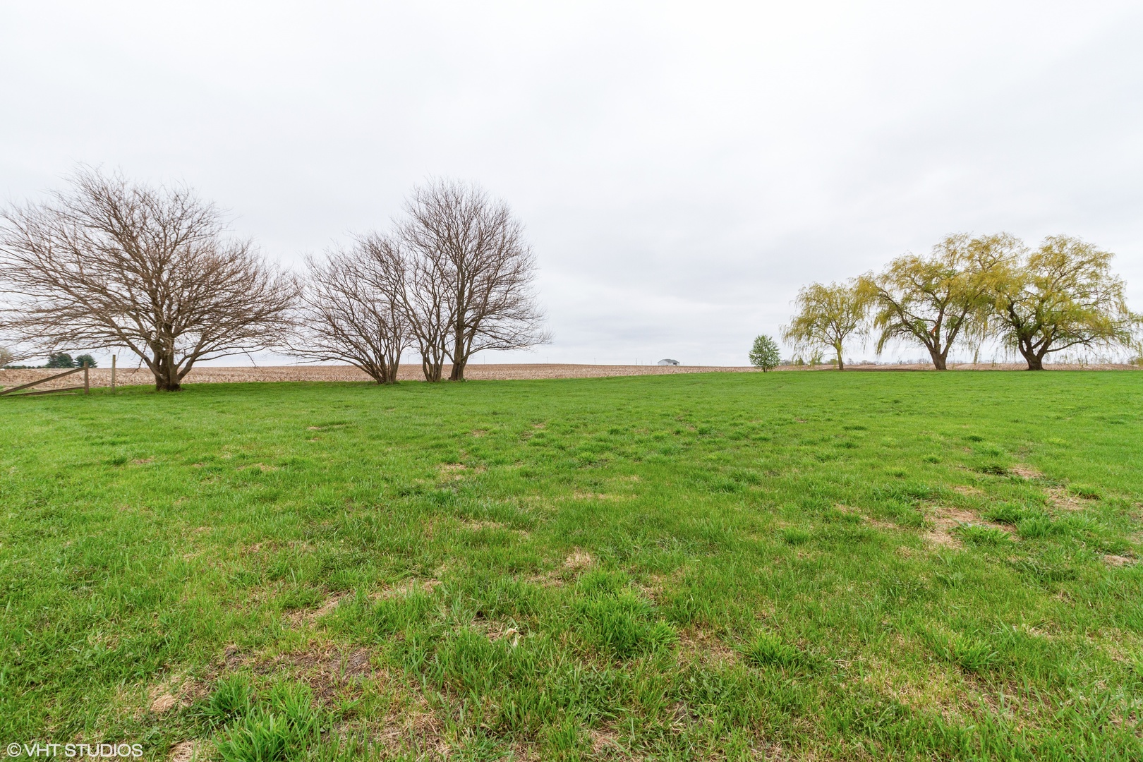 15351 West Arsenal Road Manhattan, IL 60442 - Photo 8 of 9 a backyard of a house with lots of green space