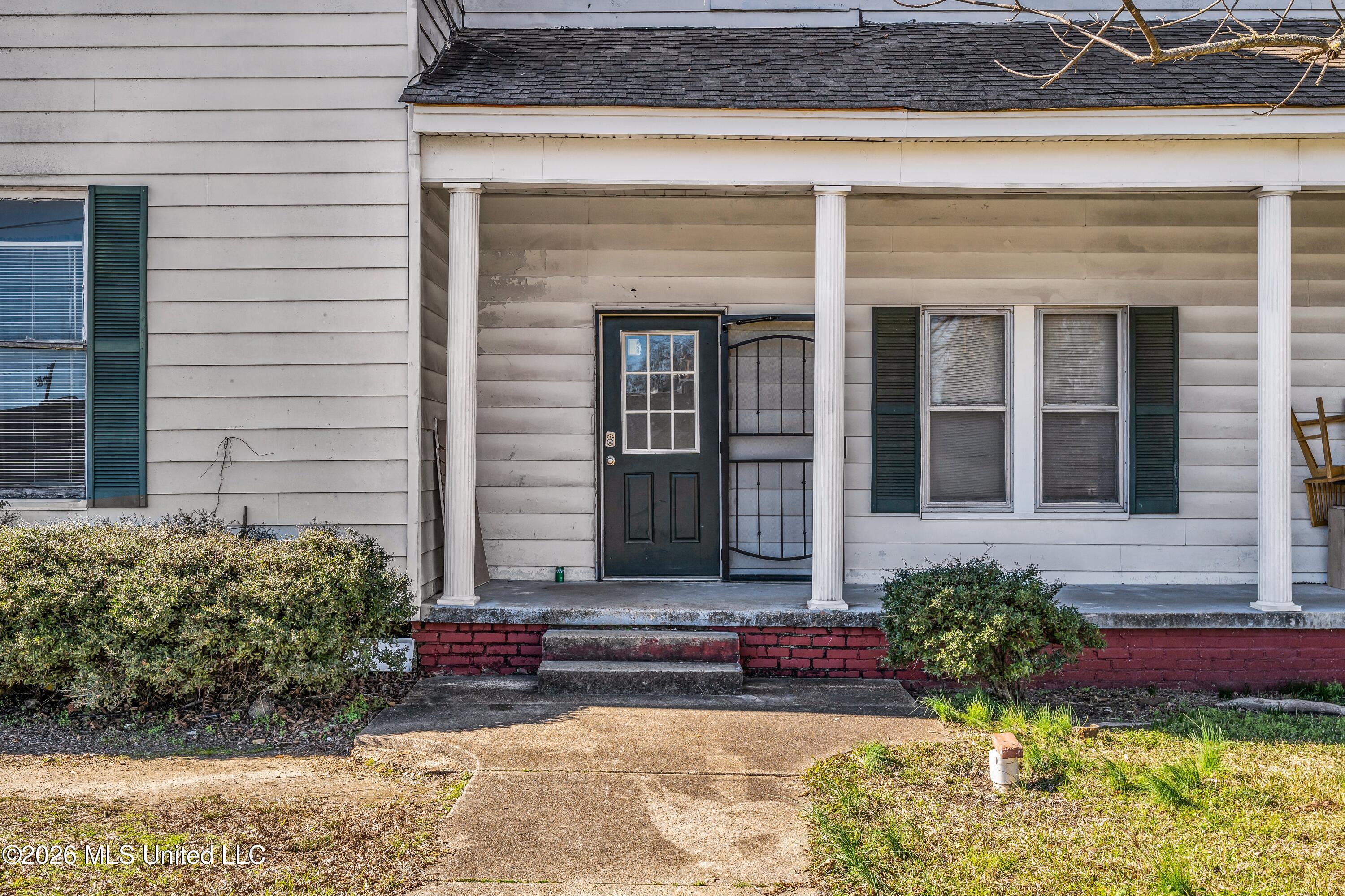 123 Cottrell Street West Point, MS 39773 - Photo 2 of 22 123 Cottrell St Front 2