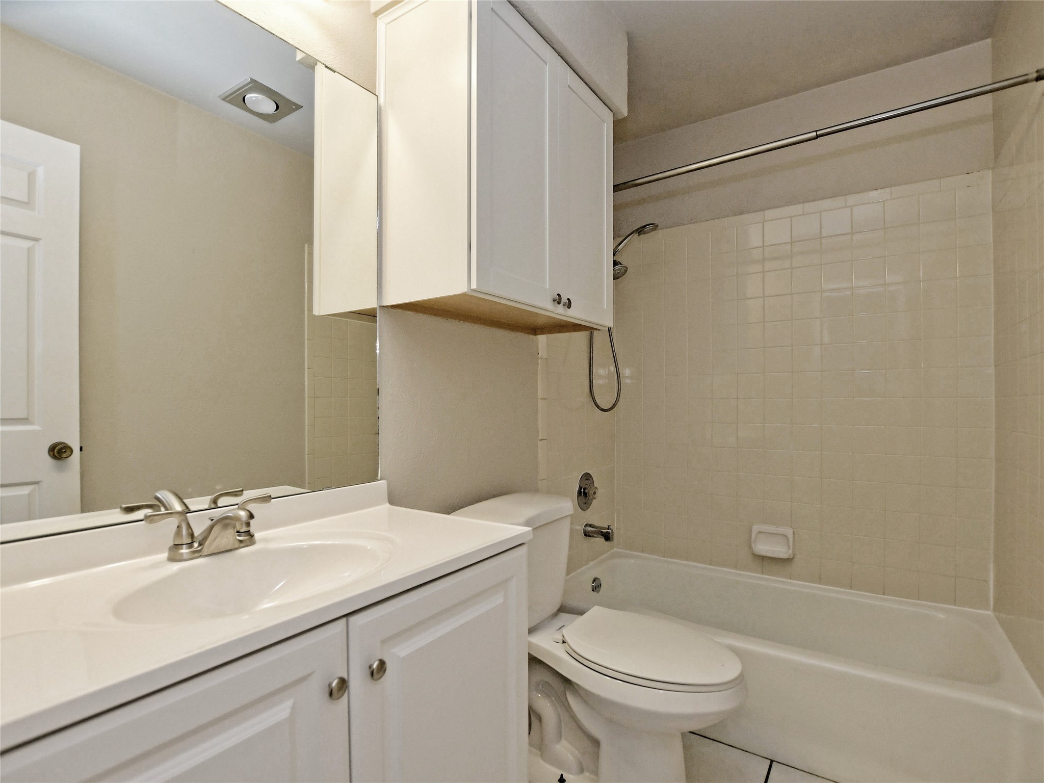 300 North Field Street Round Rock, TX 78681 - Photo 20 of 26 Upstairs hall bathroom.