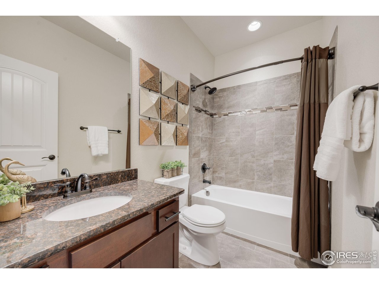 1324 Means Lane Berthoud, CO 80513 - Photo 26 of 44 Full guest bath