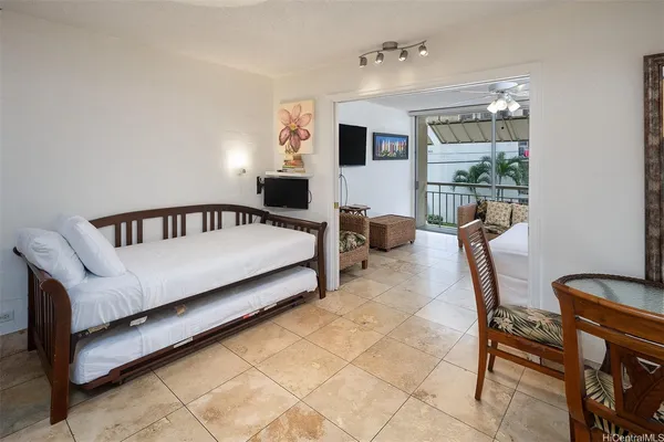 $2,200 | 240 Liliʻuokalani Avenue, Unit 202, Honolulu, HI 96815