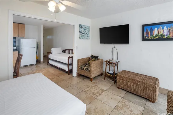 $2,200 | 240 Liliʻuokalani Avenue, Unit 202, Honolulu, HI 96815
