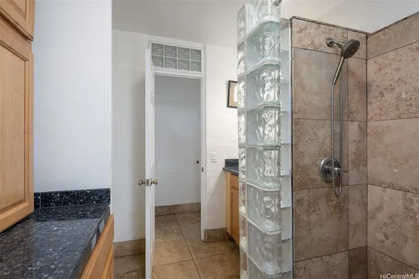 $2,200 | 240 Liliʻuokalani Avenue, Unit 202, Honolulu, HI 96815