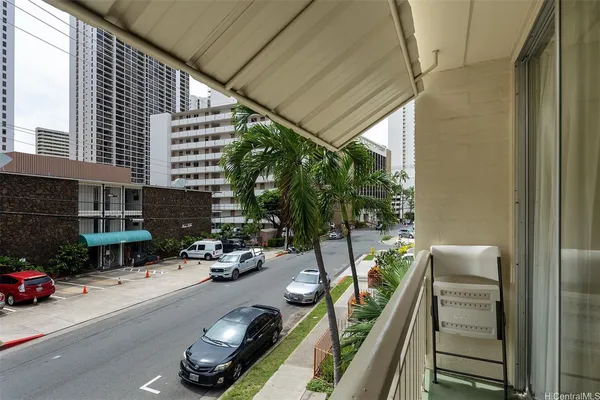$2,200 | 240 Liliʻuokalani Avenue, Unit 202, Honolulu, HI 96815