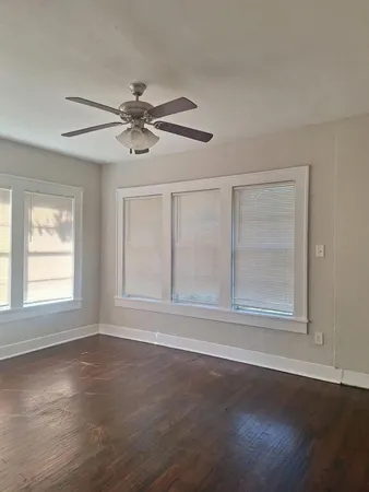 $950 | 3725 Avenue K, Fort Worth, TX 76105