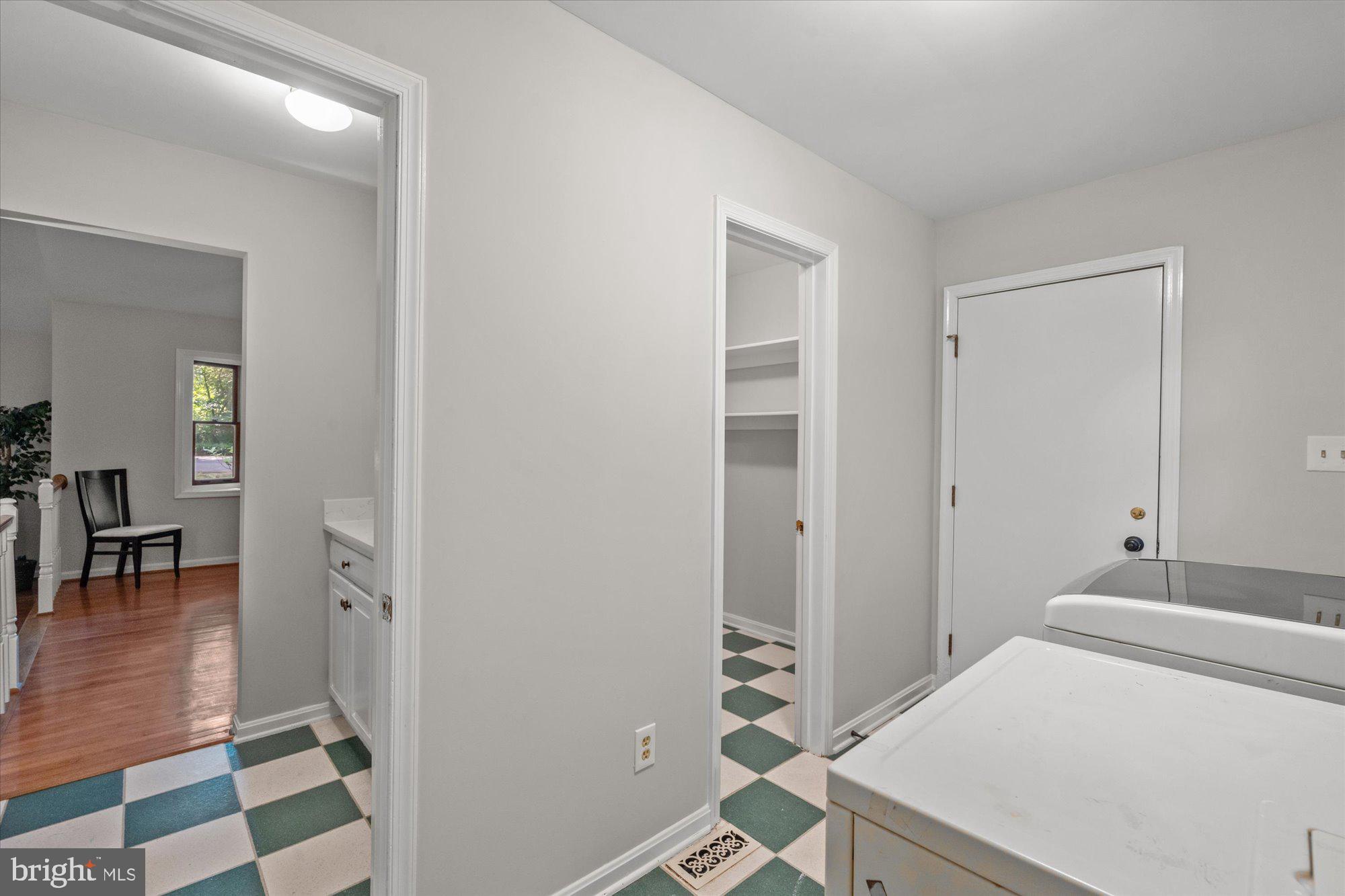10100 Lawyers Road Vienna, VA 22181 - Photo 18 of 41 Laundry Room off Kitchen & Garage