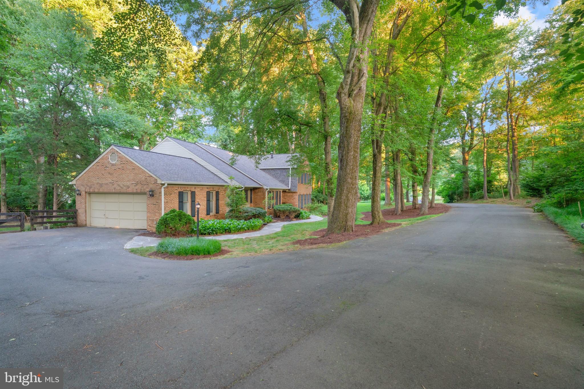 10100 Lawyers Road Vienna, VA 22181 - Photo 4 of 41 Tree lined lane