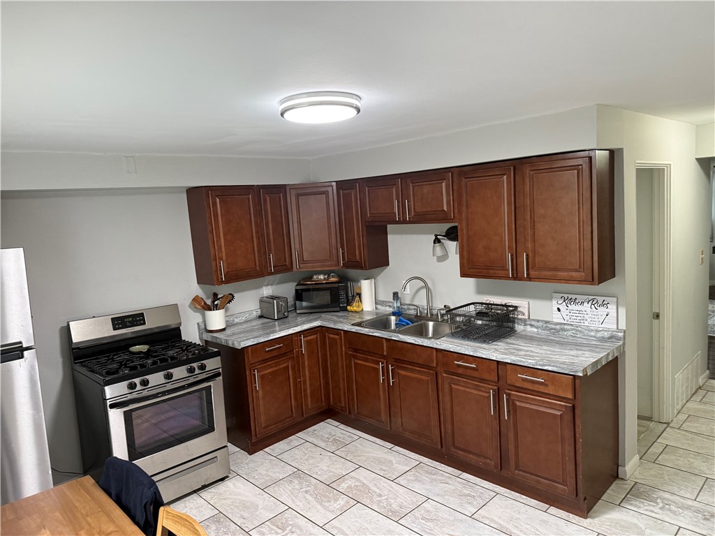 595 South Main Street Woonsocket, RI 02895 - Photo 21 of 44